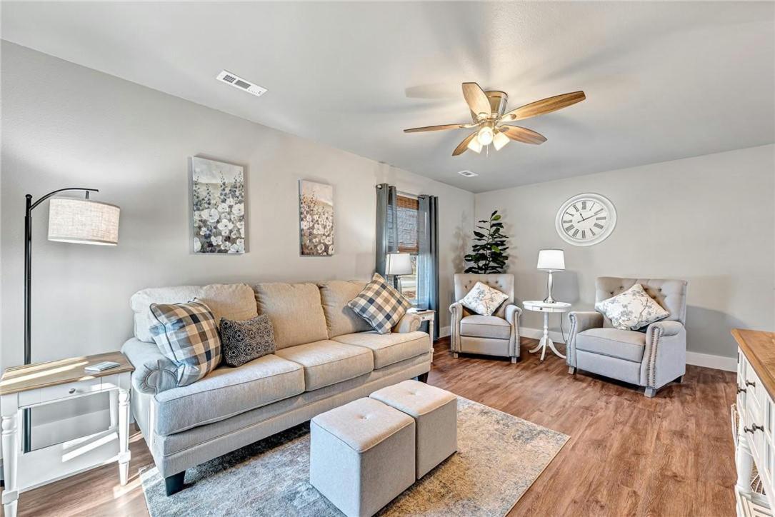 House Of Charm! Bike Trails & New Walmart Hq Holiday home *