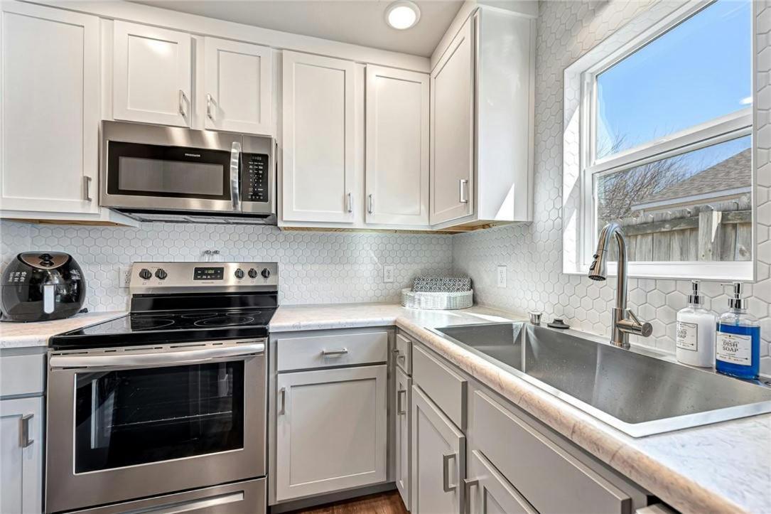 Holiday home House Of Charm! Bike Trails & New Walmart Hq Bentonville