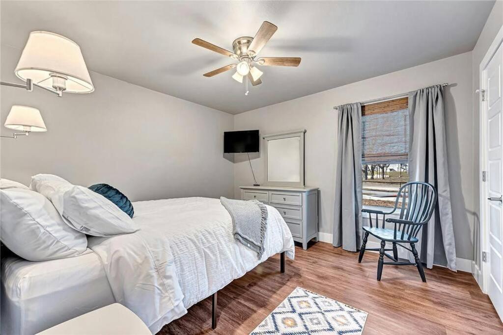Holiday home House Of Charm! Bike Trails & New Walmart Hq *