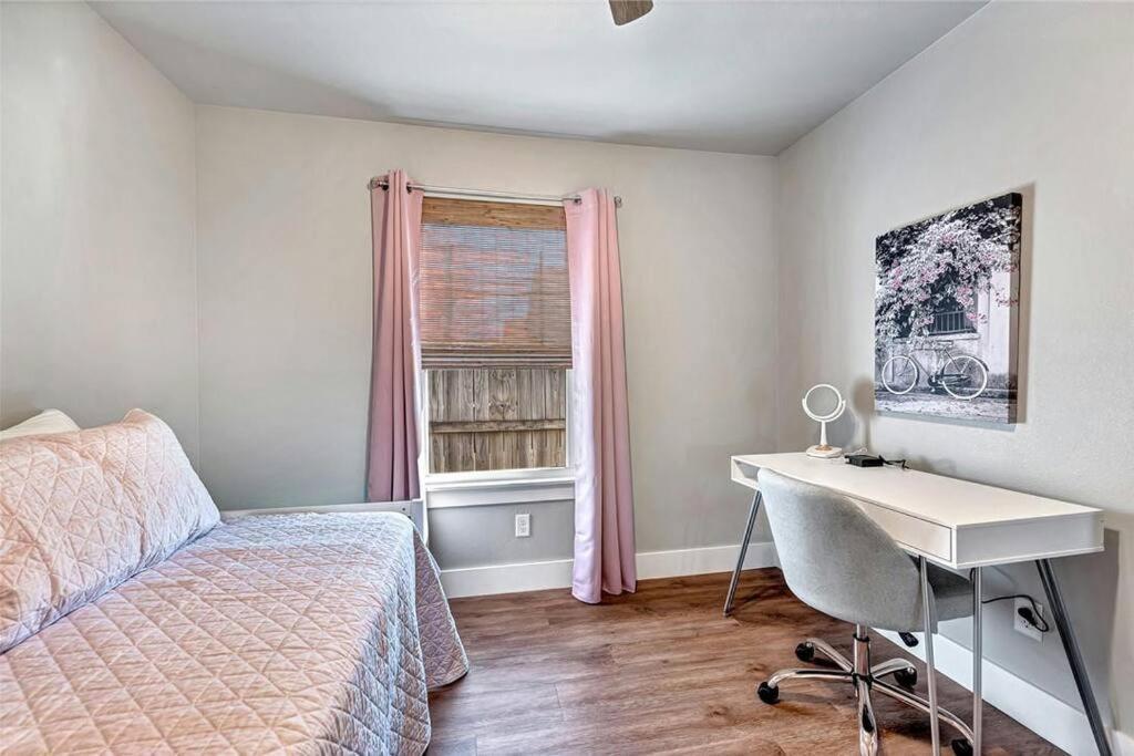 Holiday home House Of Charm! Bike Trails & New Walmart Hq Bentonville