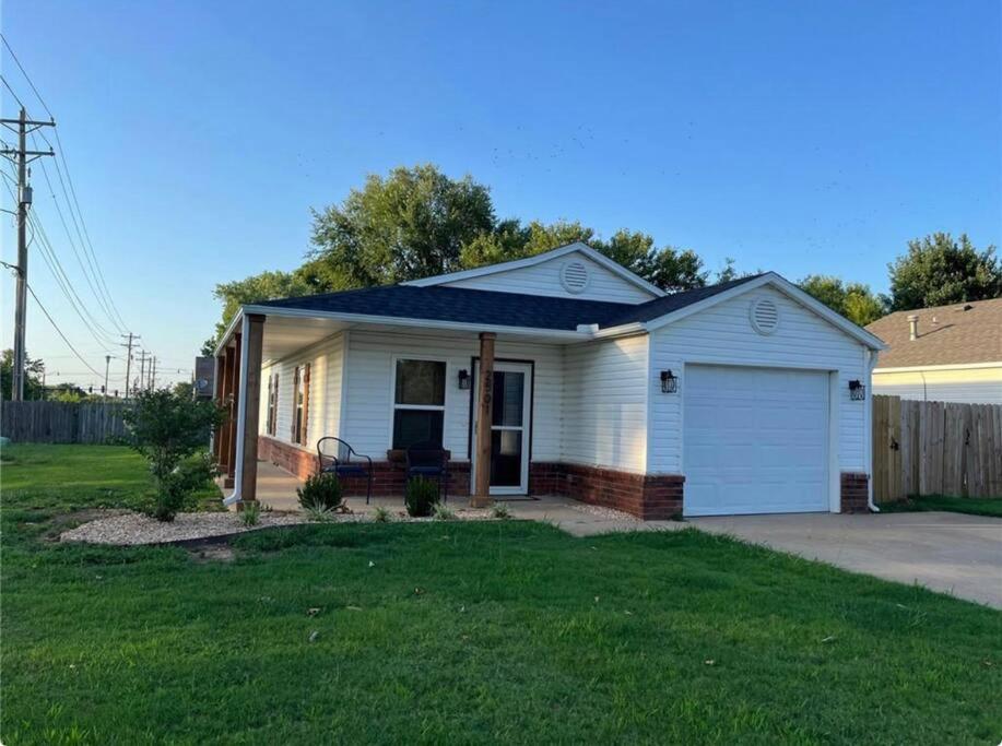 Holiday home House Of Charm! Bike Trails & New Walmart Hq *