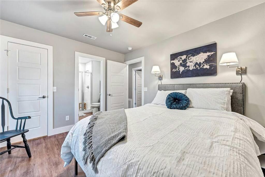 Holiday home House Of Charm! Bike Trails & New Walmart Hq Bentonville